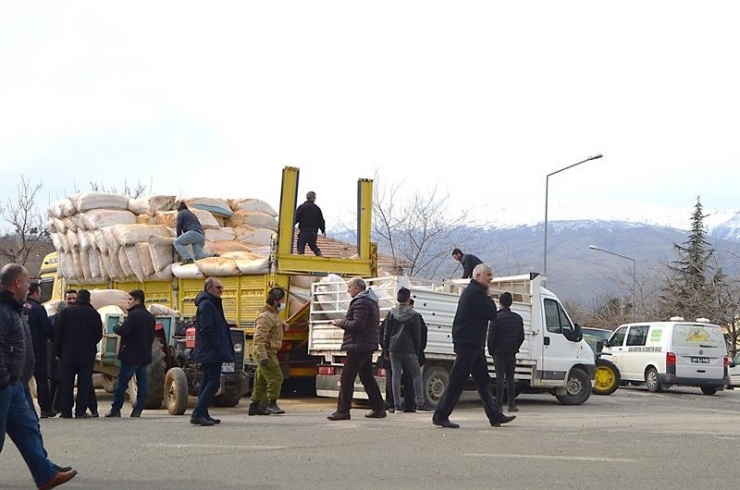 69 Ton Kaba Yem Depremzede Çiftçilere Verildi