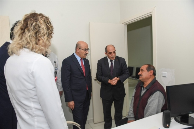 Vali Demirtaş’tan Depremzede Yalçın Karataş’a Moral Ziyareti