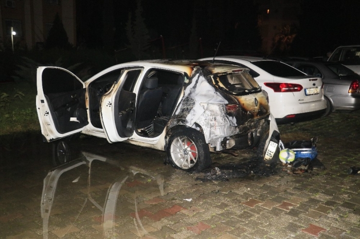 Park Halindeki Otomobil Benzin Dökülerek Kundaklandı