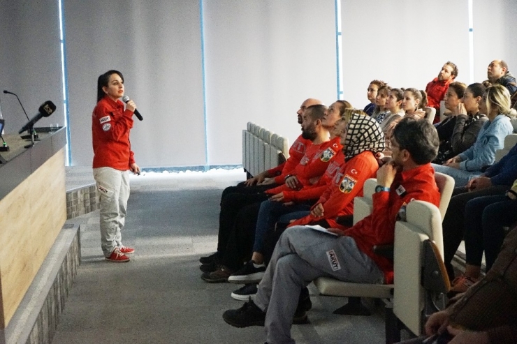 Akut’tan Mezitli Belediyesi Çalışanlarına Deprem Eğitimi