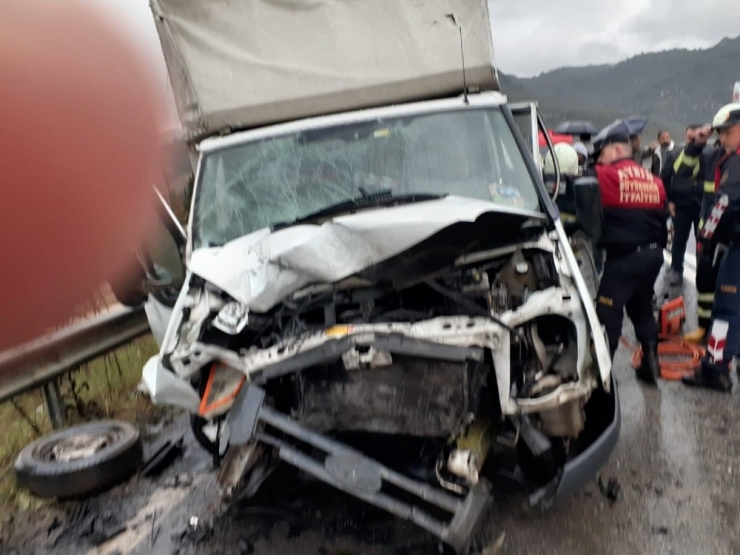 Aydın-izmir Karayolunda Trafik Kazası, Karayolu Savaş Alanına Döndü 7 Yaralı