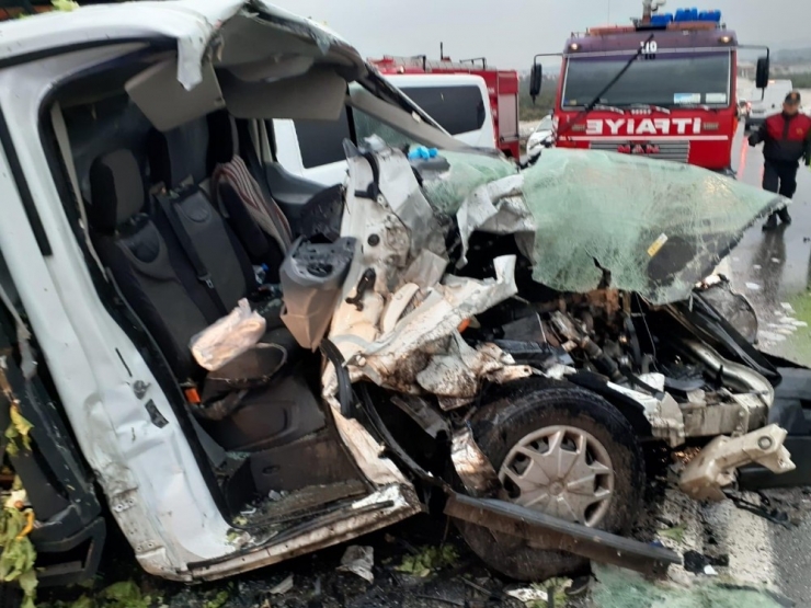 Aydın-izmir Karayolunda Trafik Kazası, Karayolu Savaş Alanına Döndü 7 Yaralı