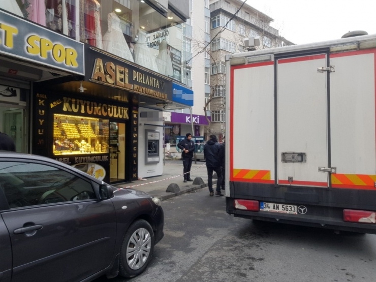 Bahçelievler’de Kuyumcu Bıçaklandı