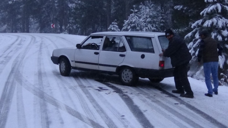 Kazdağları’nda Kar Yağışı Hayatı Olumsuz Etkiliyor