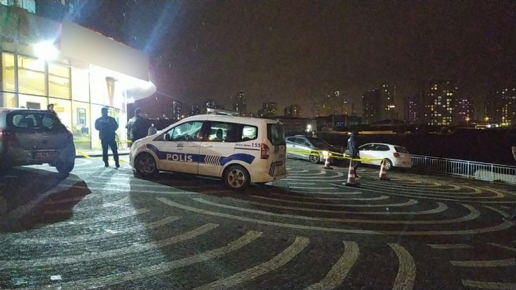 Hırsızı Durdurmak İsterken Silahla Başından Vuruldu