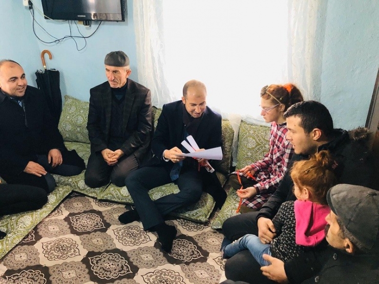 Kaymakam Özadalı’dan Hasta Öğrenciye Bisiklet Sürprizi