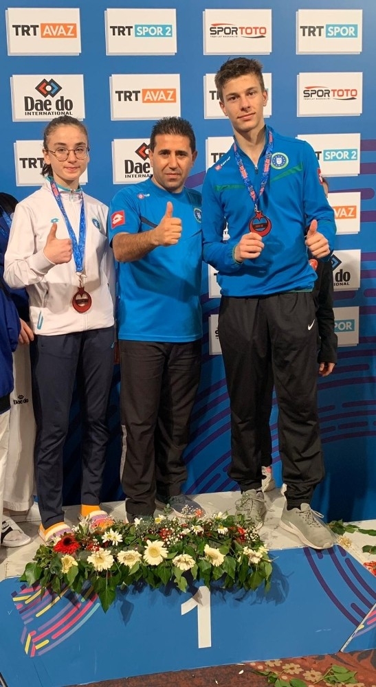 Büyükşehirli Gençlerden İki Madalya