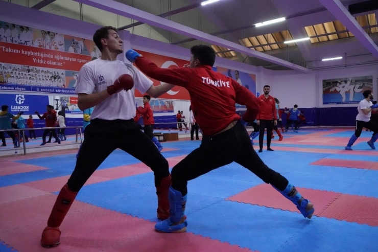 Kağıtsporlu Karateciler Avrupa Arenasında