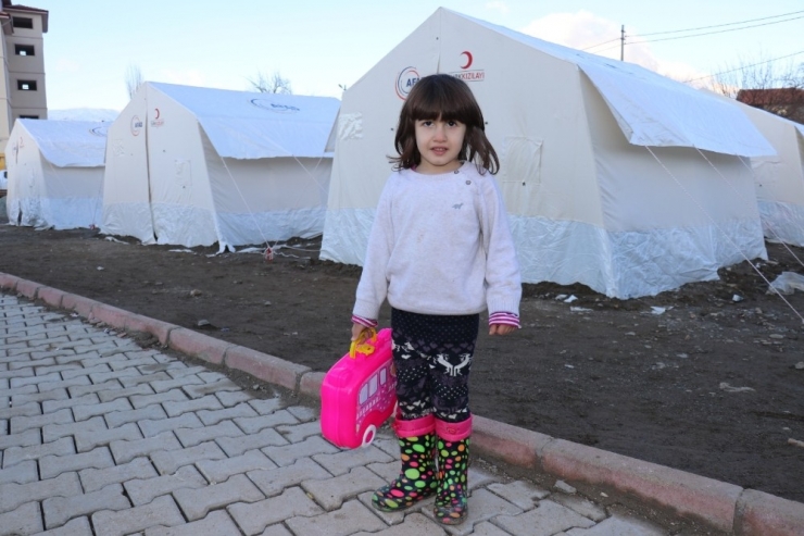 Deprem Bölgesine Yağış Ve Rüzgar Uyarısı