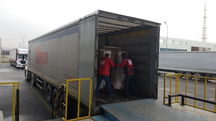 Alışan Yardım Tırları Elazığ’da