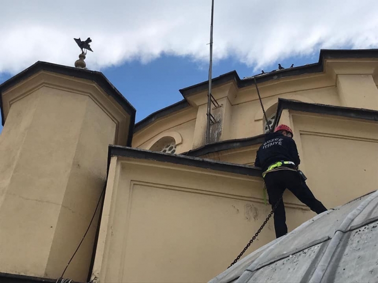 Güvercin İçin İtfaiye Ekipleri Seferber Oldu