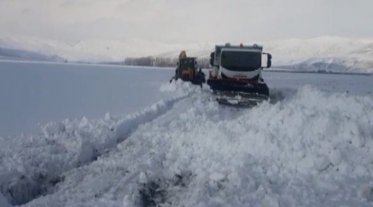 Köy Okuluna Yardıma Giden Off-road Ekibi Yolda Mahsur Kaldı