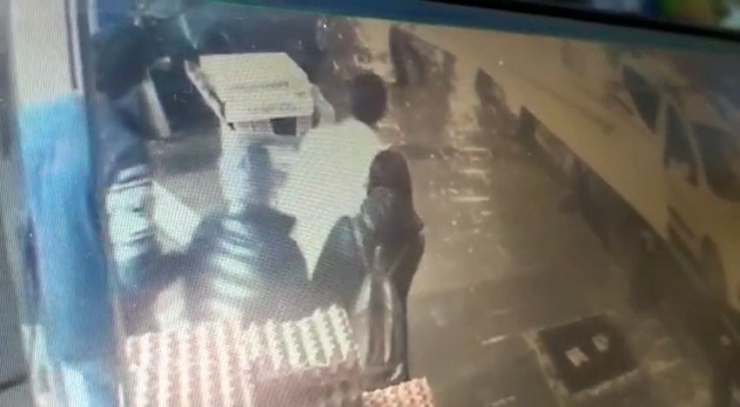 Otomobil İş Yerinin Duvarına Çarptı: 1 Yaralı