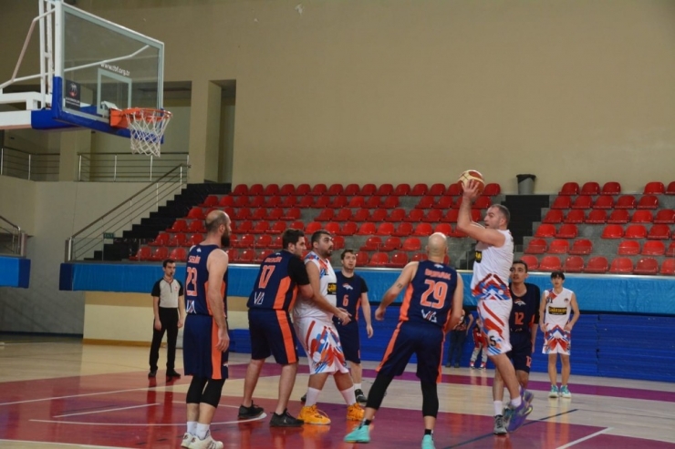 Hasketbol’da 100’ler Gülüyor