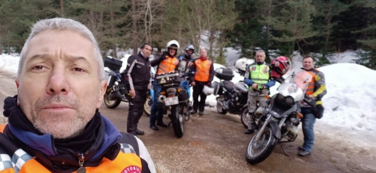 Her Yıl Motosikleti İle 67 Kilometre Yol Yaparak Buraya Geliyorlar