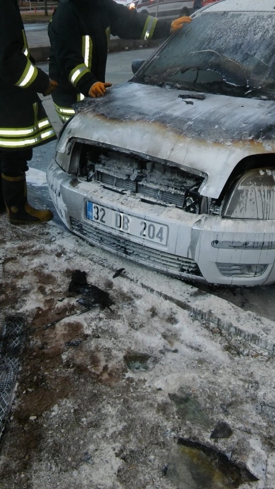 Park Halindeki Otomobilde Yangın