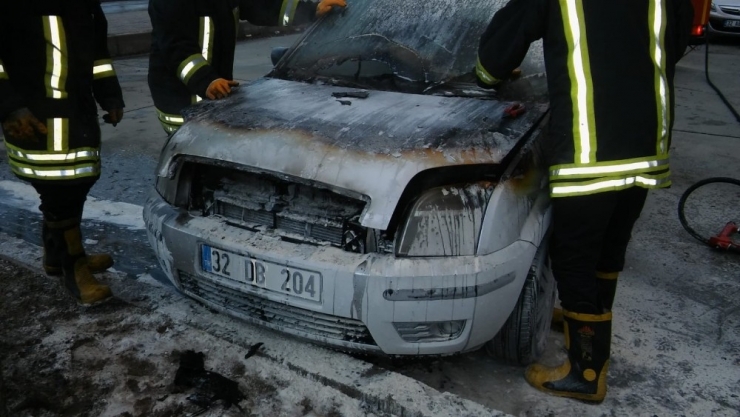 Park Halindeki Otomobilde Yangın