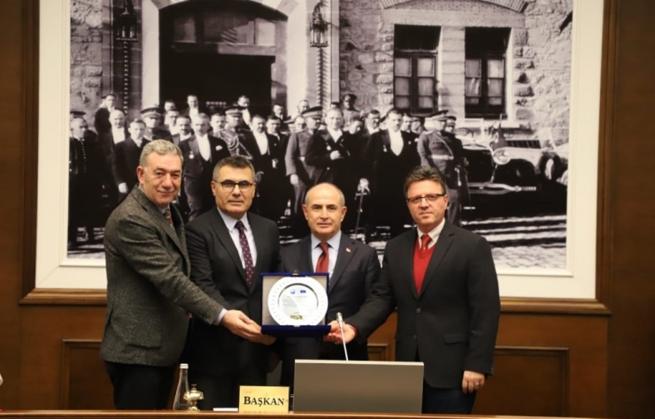 Büyükçekmece Belediye Meclisi Dr. Eryiğit’i Büyükşehire Uğurladı