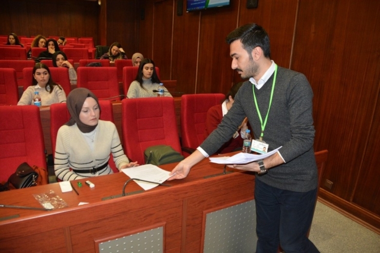 Sosyal Hizmet Uzmanı Olmak İçin 62 Kişi Sınava Girdi