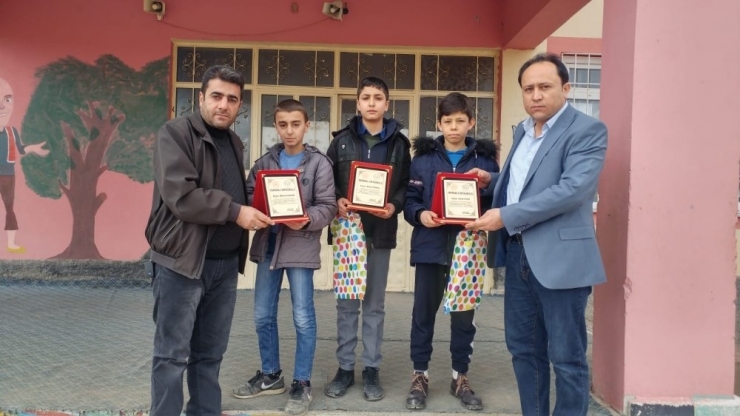 Yarışmada Kazandıkları Para Ödülünü Depremzedelere Bağışladılar