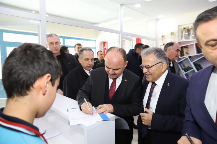 Başkan Büyükkılıç, Fırtınada Hasar Gören Bölgeleri İnceledi