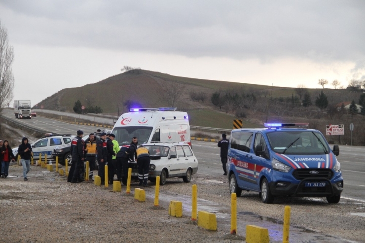 5 Kişilik Araçtaki 9 Kişi Kazada Yaralandı