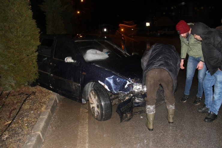 Konya’da İki Otomobil Çarpıştı: 4 Yaralı