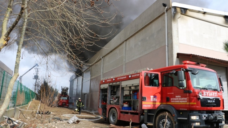 Plastik Fabrikasında Çıkan Yangın Kontrol Altına Alındı
