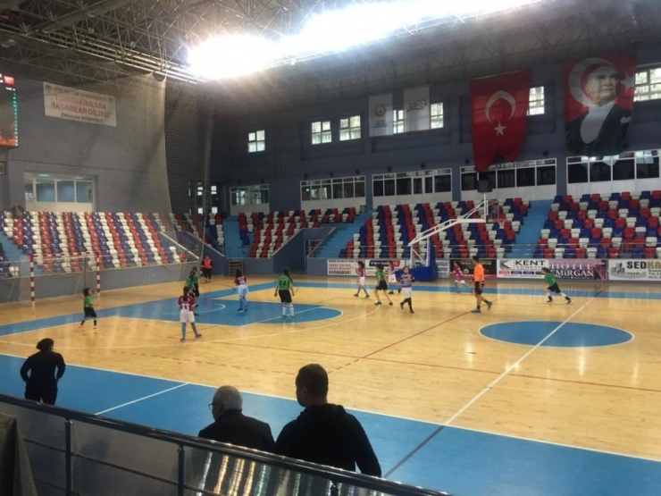 Küçükler Hentbol Grup Müsabakaları 200 Sporcunun Katılımıyla Başladı
