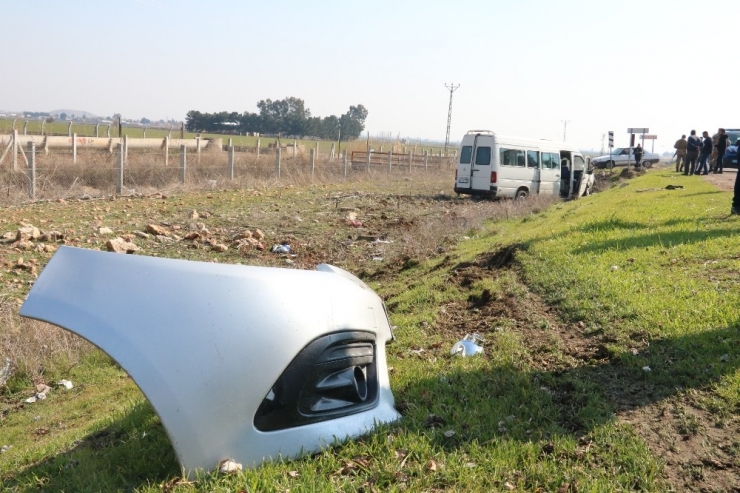 Şanlıurfa’da Otomobil İle Minibüs Çarpıştı: 2 Yaralı