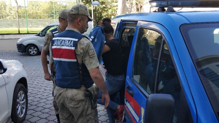 Amcasını Öldüren Genç Kıza 15 Yıl Hapis