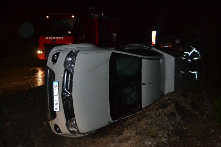 Seyir Halindeki Araç Devrildi, 3 Kişi Yaralandı