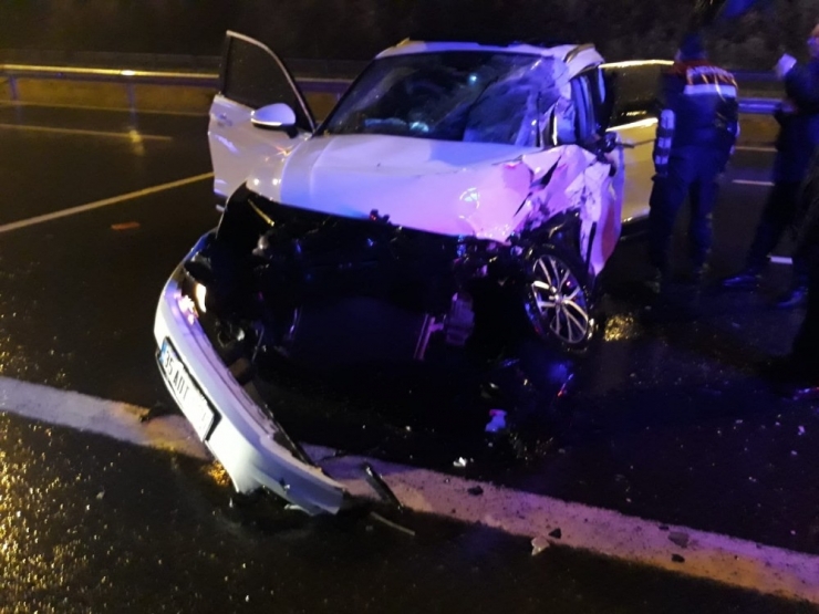 Tem Otoyolunda Cip Tıra Çarptı: 1 Ölü