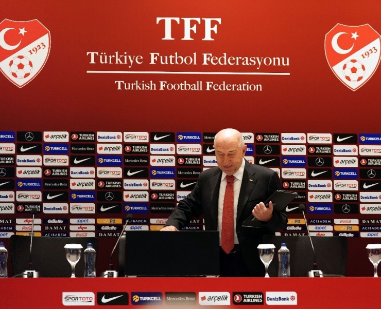 Nihat Özdemir: "Herkesin Futbol Ortamından Şikayeti Var Ancak Kimsenin Çözüm Önerisi Yok"