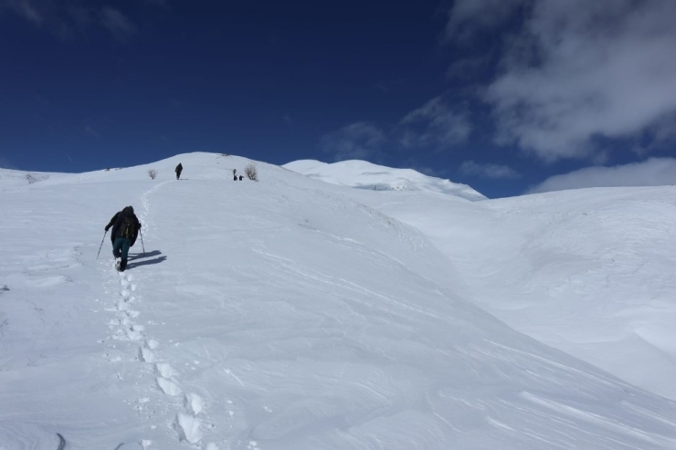 2 Bin 900 Rakımda Depremde Hayatını Kaybedenler İçin Saygı Duruşu