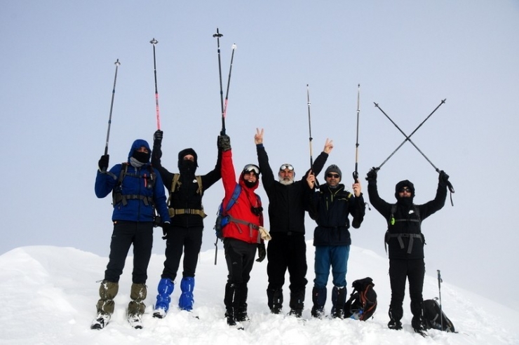 2 Bin 900 Rakımda Depremde Hayatını Kaybedenler İçin Saygı Duruşu