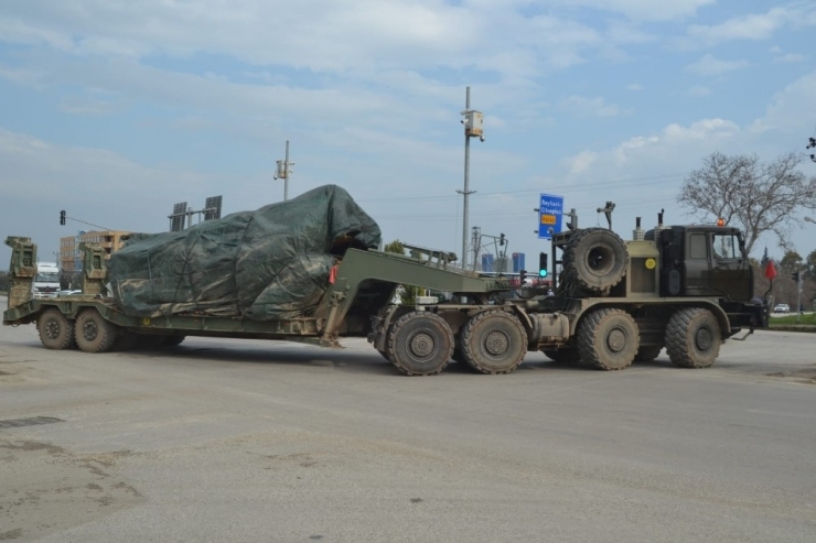 Suriye Sınırına Askeri Sevkiyatlar Sürüyor