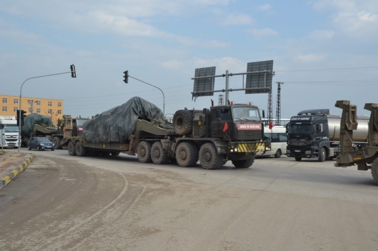 Suriye Sınırına Askeri Sevkiyatlar Sürüyor