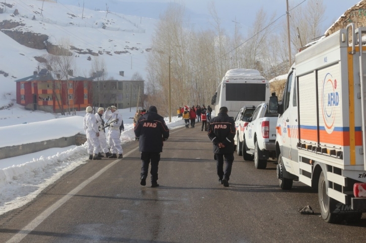 Çığ Bölgesinde Arama Çalışmalarına Ara Verildi