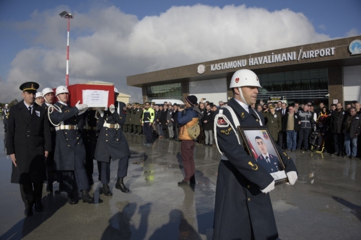 Şehit Ufuk Deniz’in Naaşı Kastamonu Havalimanına İndi