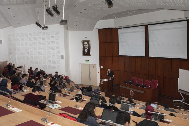 Akademisyenlere Veri Tabanları Hakkında Eğitim Verildi
