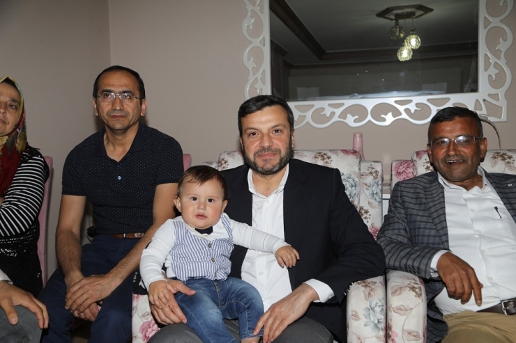 Yenidoğan Bebeklerin Hediyesi Başkan Kocaispir’den