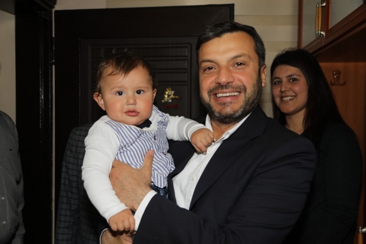 Yenidoğan Bebeklerin Hediyesi Başkan Kocaispir’den