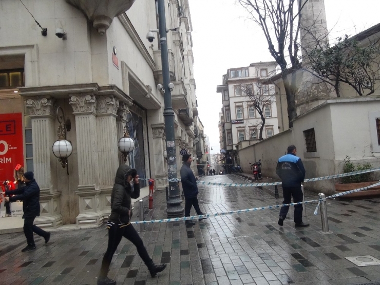 Cami Minaresinin Sallanan Alemi Zabıta Ekiplerini Harekete Geçirdi