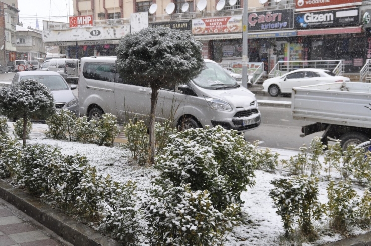 Şuhutlu Vatandaşlar Kar Yağışına Hazırlıksız Yakalandı