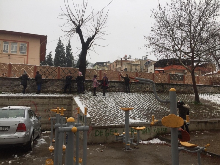 Manisa Kar Yağışı Hayatı Olumsuz Etkiliyor