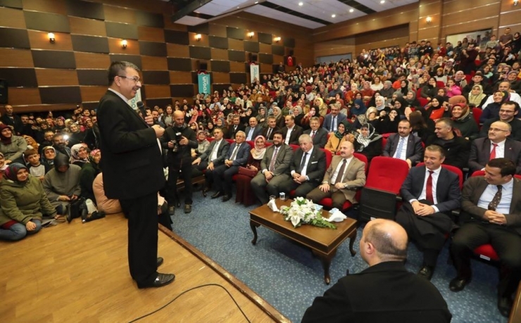 Hayati İnanç Sevgisi Salona Sığmadı