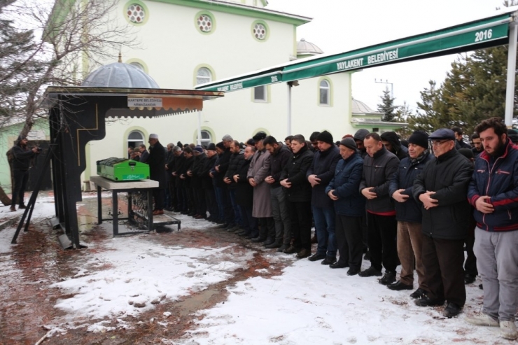 Babası Tarafından Öldürülen Genç Kız Çankırı’da Toprağa Verildi
