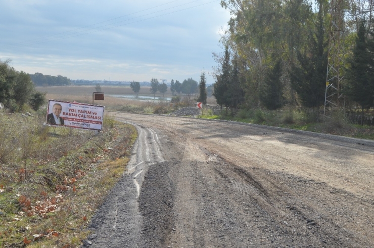 Büyükşehir Kırkgöz’ün Bozulan Yollarını Yeniliyor