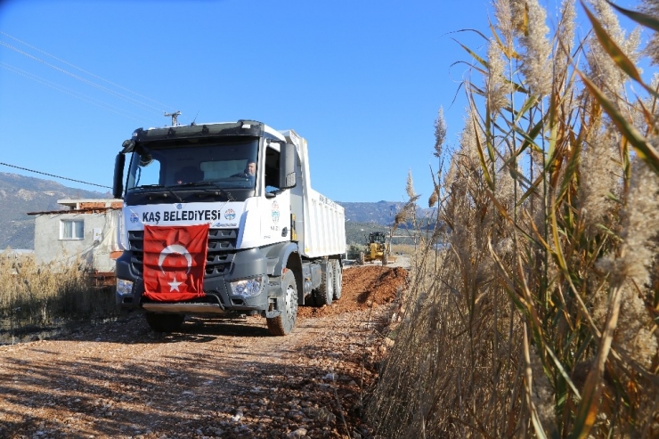 Kaş’ta 10 Km’lik Yolda Stabilize Çalışması